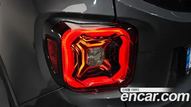 Jeep Renegade 2023 — Photo 6/37