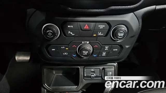 Jeep Renegade 2023 — Photo 29/37