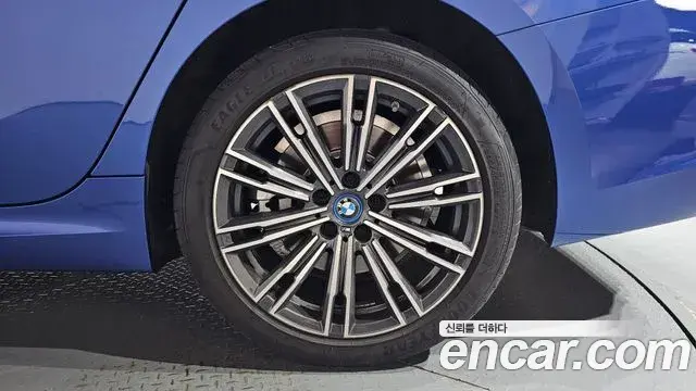 BMW 3 Series 2022 — ფოტო 33/33