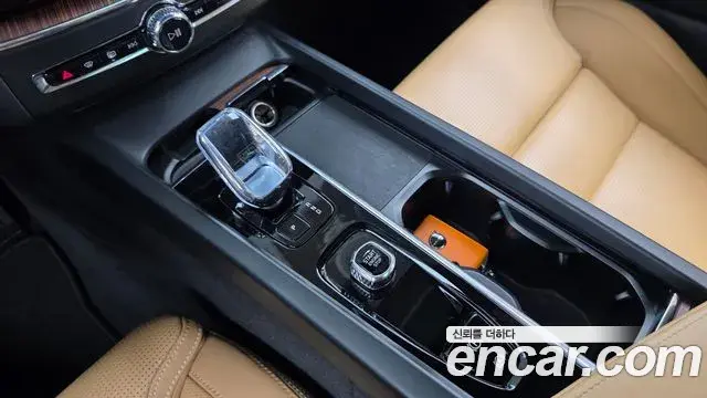 Volvo XC60 2024 — Şəkil 30/36