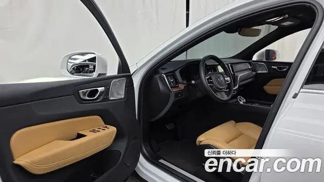 Volvo XC60 2024 — Şəkil 9/36