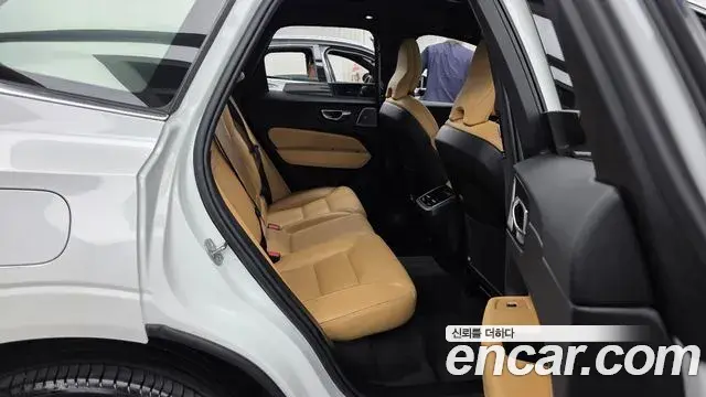 Volvo XC60 2024 — Şəkil 35/36