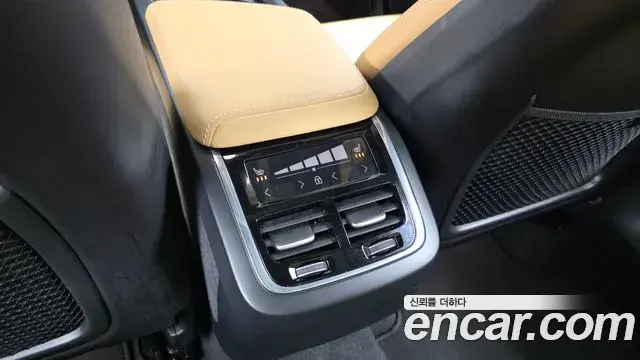 Volvo XC60 2024 — Şəkil 13/36
