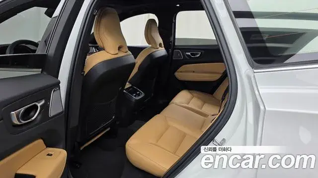 Volvo XC60 2024 — Şəkil 12/36