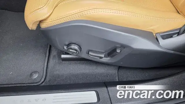 Volvo XC60 2024 — Şəkil 8/36