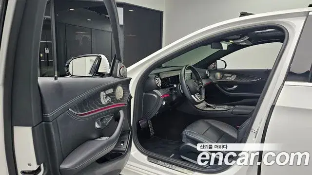 Mercedes-Benz E-Class 2022 — Şəkil 18/34