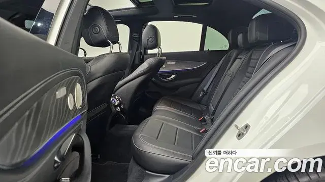 Mercedes-Benz E-Class 2022 — Şəkil 8/34