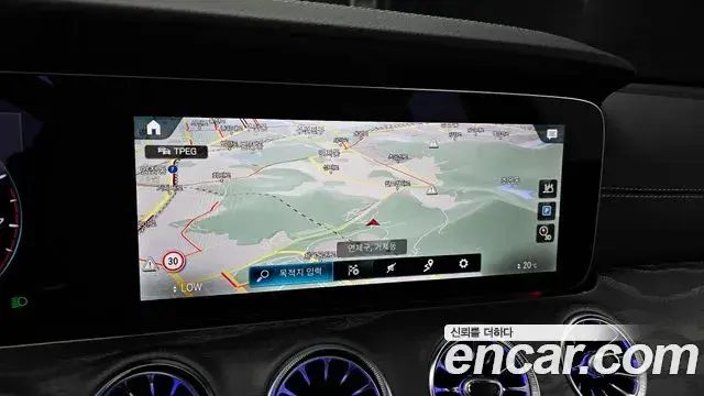 Mercedes-Benz E-Class 2022 — Şəkil 32/34