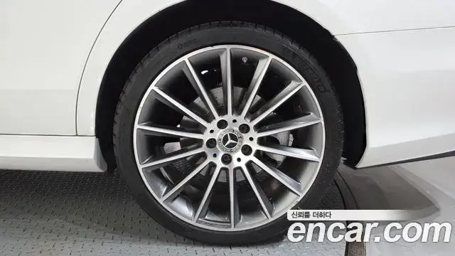 Mercedes-Benz E-Class 2022 — Şəkil 16/34