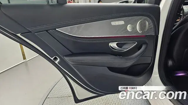 Mercedes-Benz E-Class 2022 — Şəkil 26/34