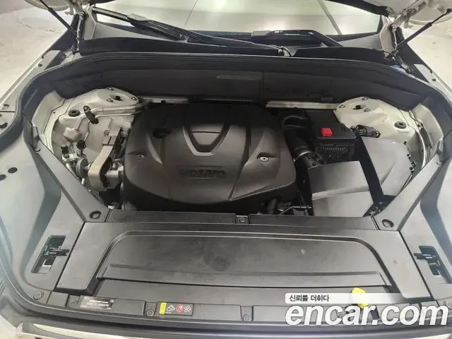 Volvo XC90 2019 — ფოტო 8/20