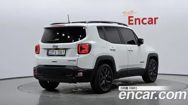 Jeep Renegade 2023 — Фото 2/20