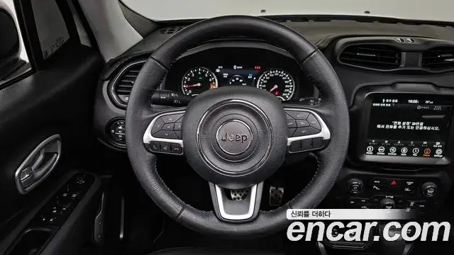 Jeep Renegade 2023 — Фото 13/20