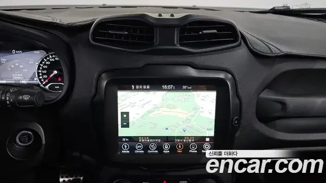 Jeep Renegade 2023 — Фото 14/20