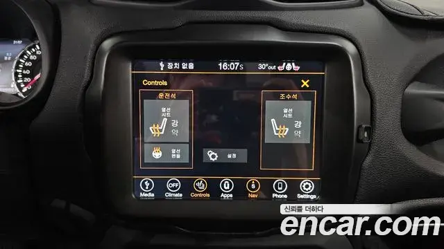Jeep Renegade 2023 — Фото 17/20