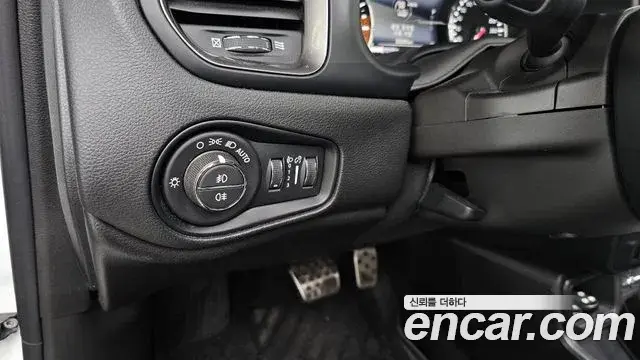 Jeep Renegade 2023 — Фото 20/20
