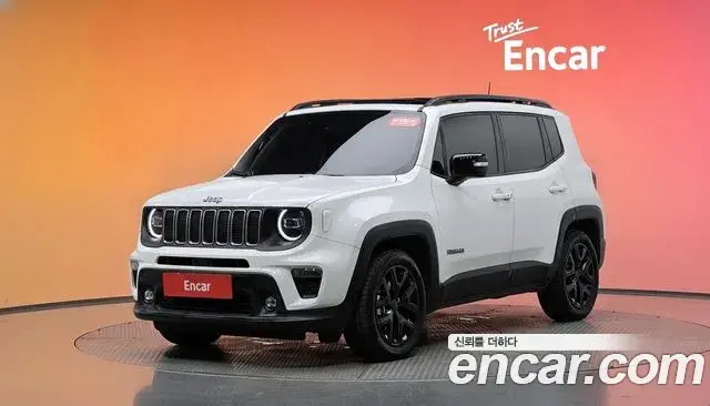 Jeep Renegade 2023 — Фото 1/20