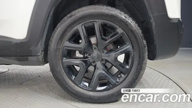 Jeep Renegade 2023 — Şəkil 17/31
