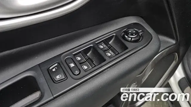 Jeep Renegade 2023 — Şəkil 28/31