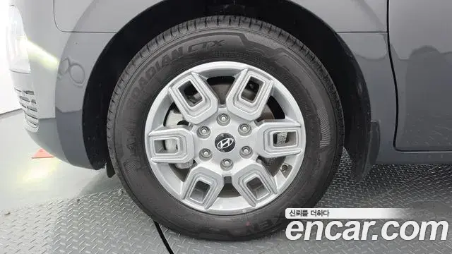 Hyundai Staria 2025 — Photo 4/20