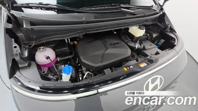 Hyundai Staria 2025 — Photo 7/20