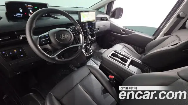 Hyundai Staria 2025 — Photo 10/20