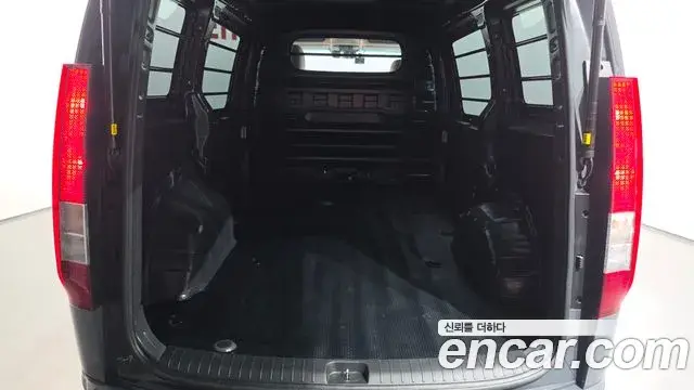 Hyundai Staria 2025 — Photo 2/20