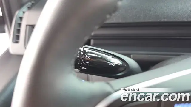 Hyundai Staria 2025 — Photo 17/20