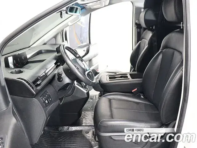Hyundai Staria 2021 — Фото 8/20