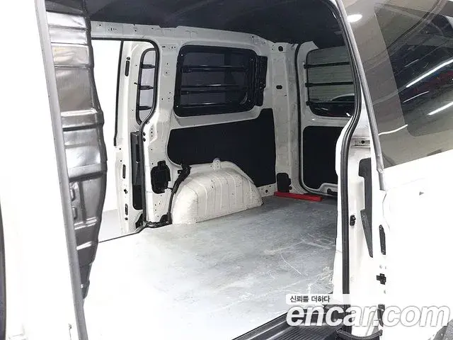 Hyundai Staria 2021 — Фото 17/20