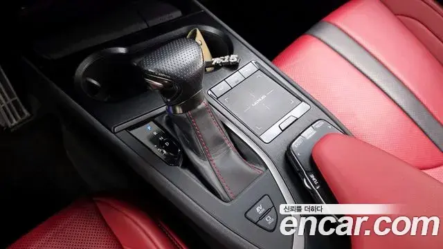 Lexus UX250h 2020 — ფოტო 29/32
