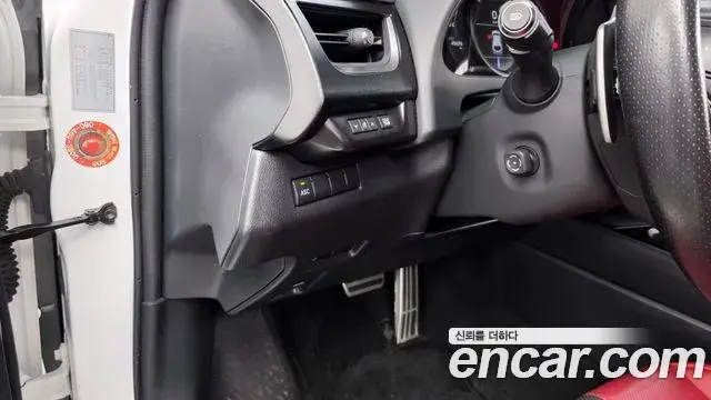 Lexus UX250h 2020 — ფოტო 13/32