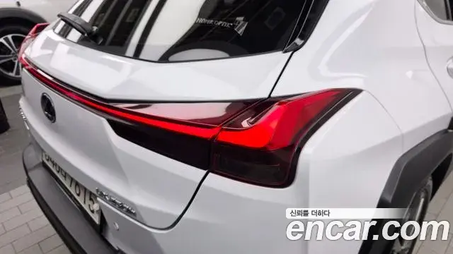 Lexus UX250h 2020 — ფოტო 31/32