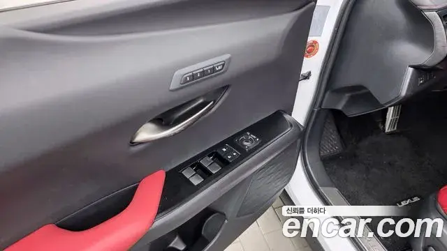 Lexus UX250h 2020 — ფოტო 23/32