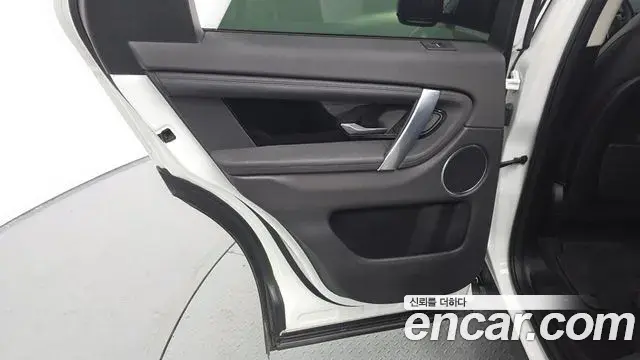Land Rover Discovery Sport 2020 — ფოტო 7/31