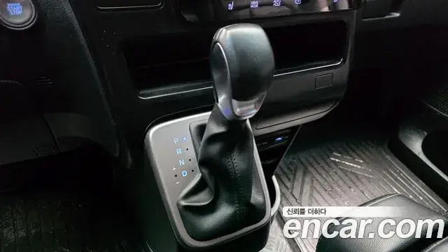 Hyundai Staria 2023 — Фото 9/20
