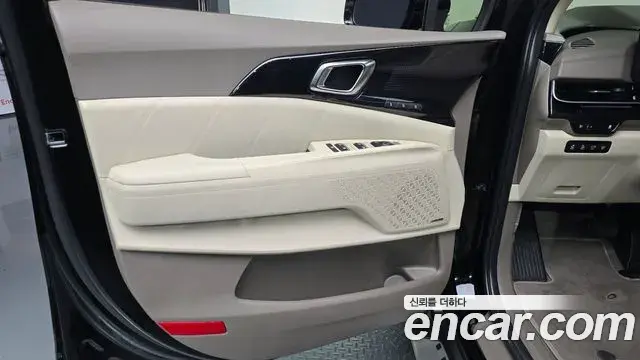 Kia Carnival 2024 — ფოტო 2/33