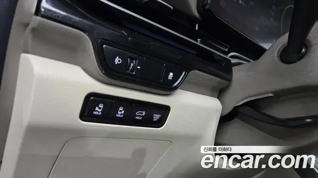 Kia Carnival 2024 — ფოტო 28/33