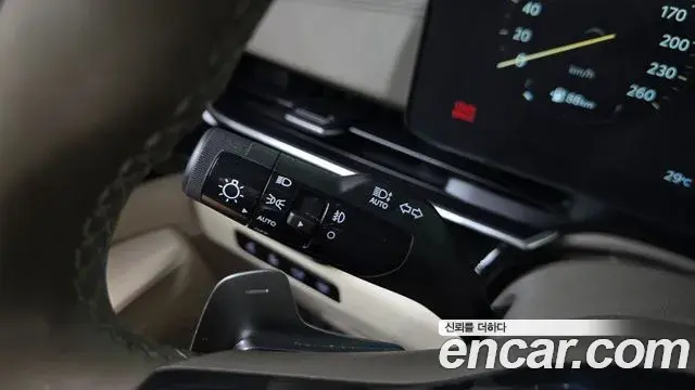 Kia Carnival 2024 — ფოტო 8/33