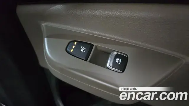 Kia Carnival 2024 — Фото 17/20