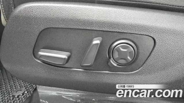 Kia Carnival 2024 — ფოტო 33/38