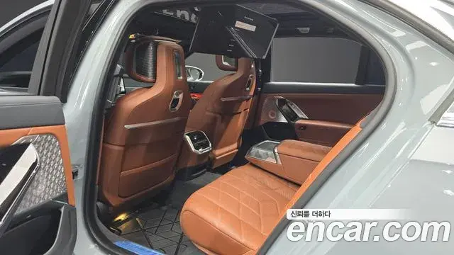 BMW i7 2024 — Şəkil 23/32