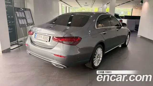 Mercedes-Benz E-Class 2022 — Фото 1/19