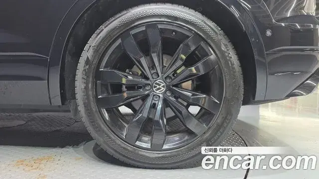 Volkswagen Touareg 2021 — Şəkil 18/36