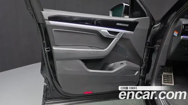 Volkswagen Touareg 2021 — Şəkil 33/36