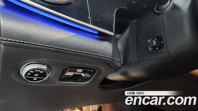Mercedes-Benz EQS SUV 2023 — ფოტო 13/20