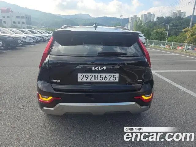 Kia Niro 2022 — Фото 2/20