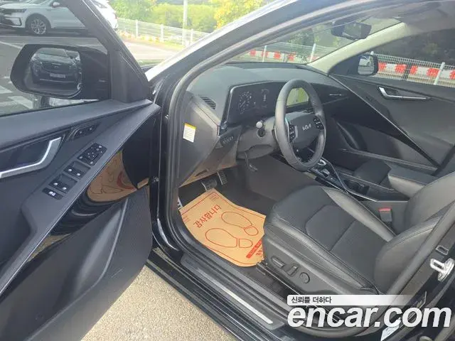 Kia Niro 2022 — Фото 11/20