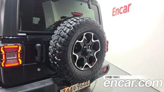 Jeep Wrangler 2020 — Фото 19/20