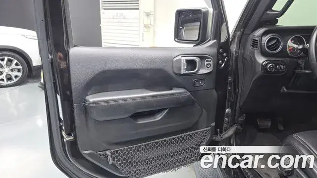 Jeep Wrangler 2018 — Photo 12/31